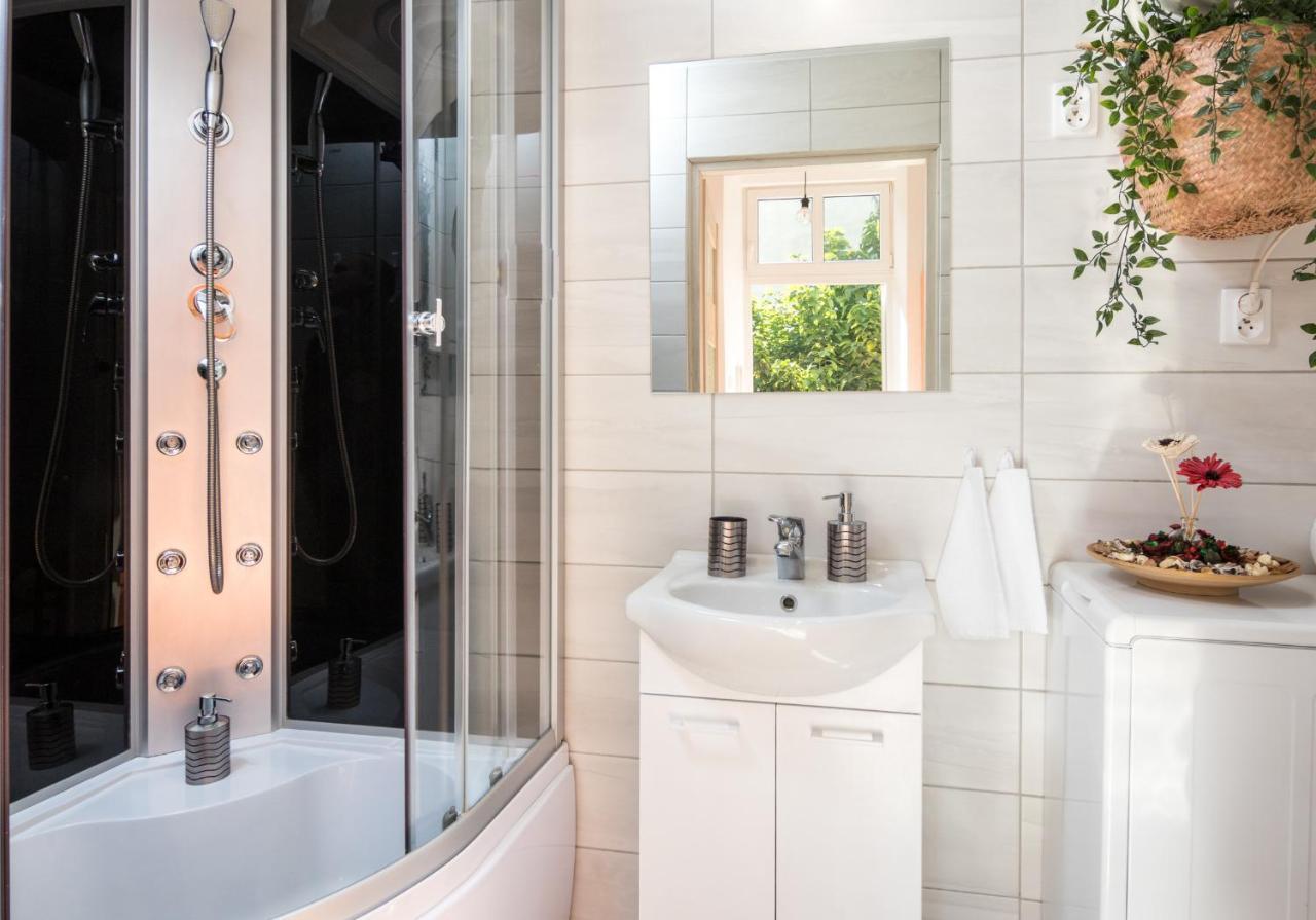 Cracow Best Location Apartment With Garden By Cozyplace Krakow Bagian luar foto